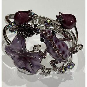 Off Park Lavender Purple Frog bracelet 7.8”